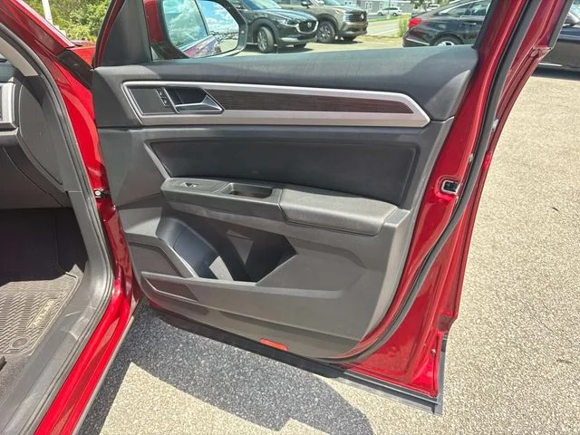 Used 2019 Red Volkswagen 3.6L V6 SE image 25