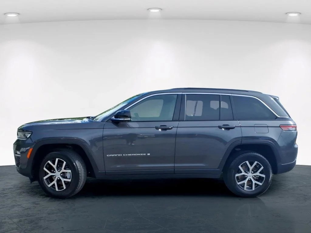 Used 2024 Gray Jeep Limited image 14