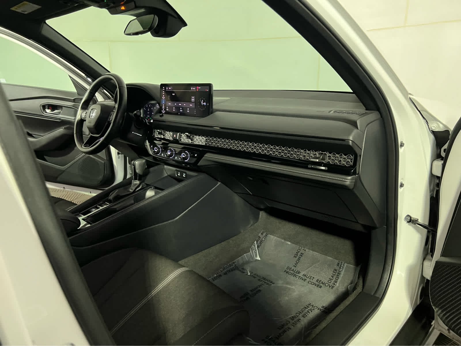 Used 2025 Platinum White Pearl Honda Sport image 29