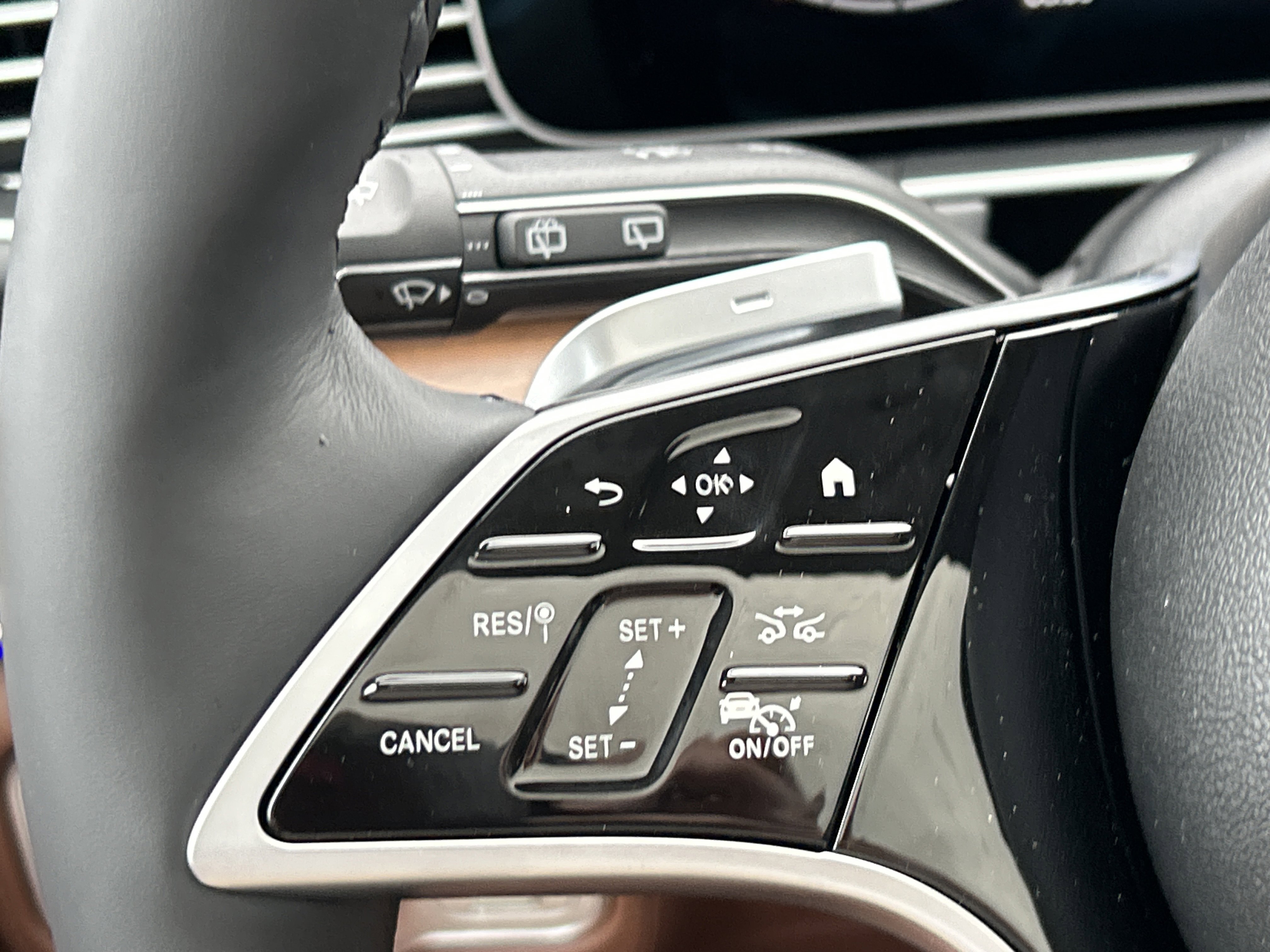 New 2026 MANUFAKTUR Moonlight White Metallic Mercedes-Benz GLE 450 4MATIC® SUV image 24