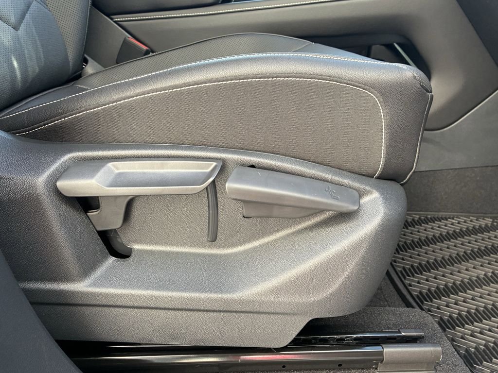 New 2026 Black Volkswagen 2.0T SE w/Technology image 39