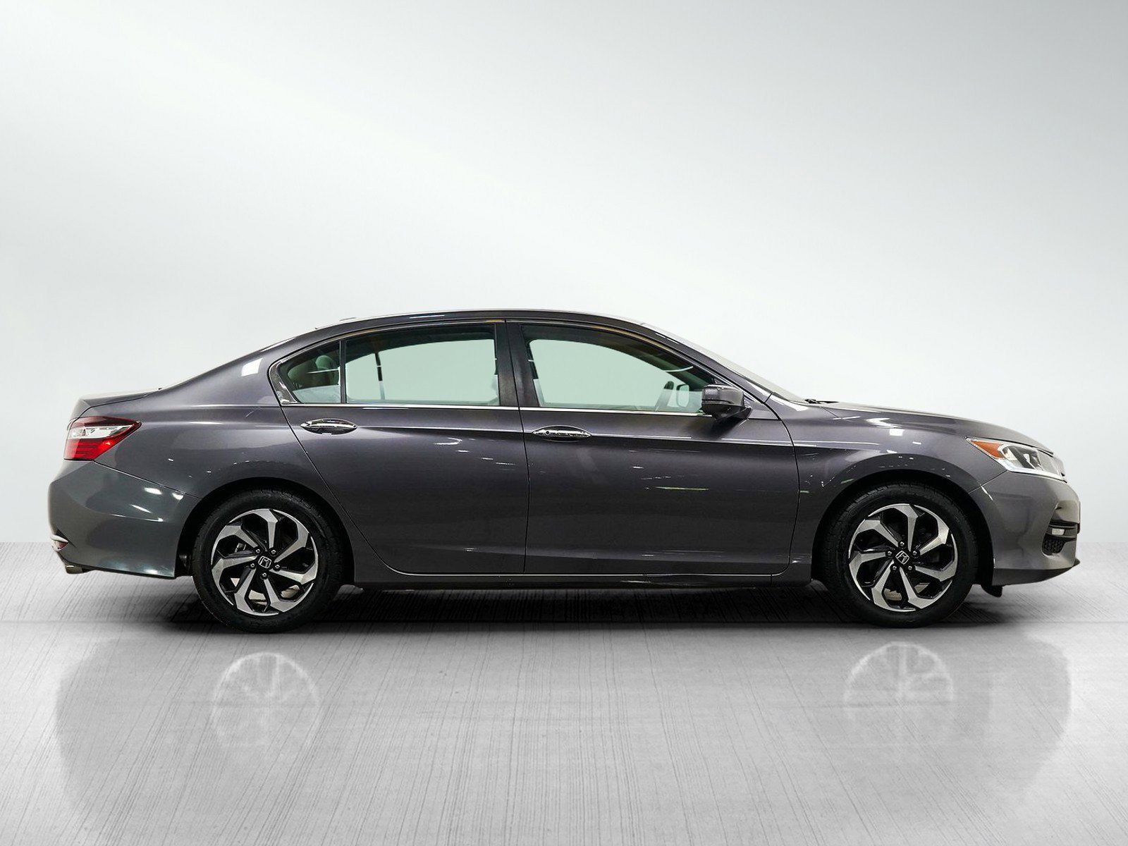 Used 2016  Honda 4dr I4 CVT EX w/Honda Sensing image 6