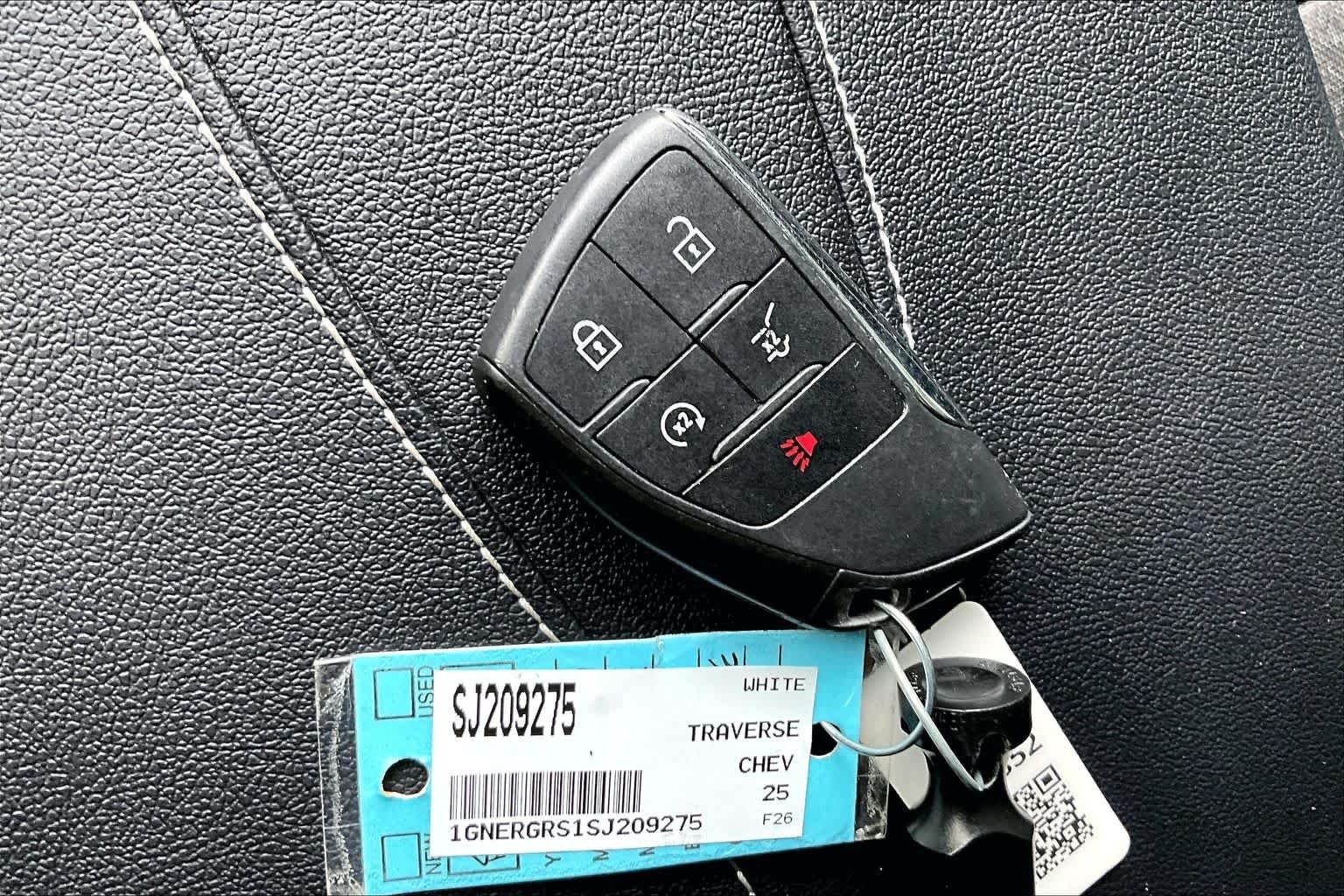 Used 2025 Summit White Chevrolet FWD LT image 15