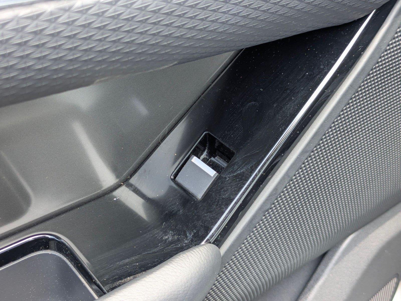 Used 2019 Fuji White Land Rover S image 27