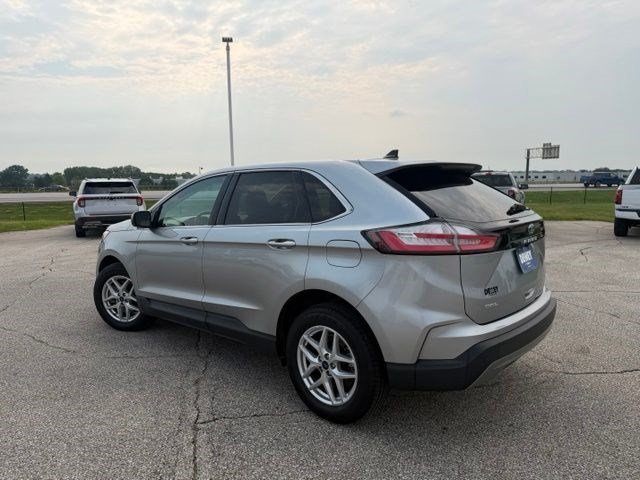 Used 2022 Silver Metallic Ford SEL image 5