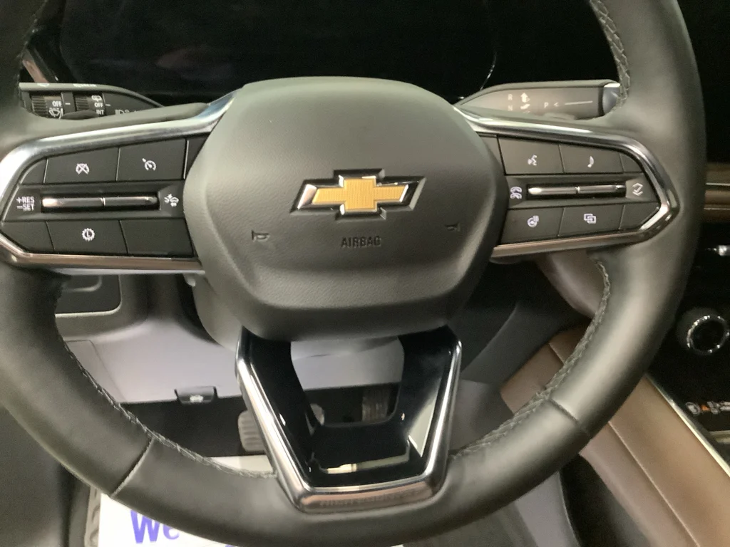Used 2025 IRIDESCENT PEARL TRICOAT Chevrolet High Country image 17