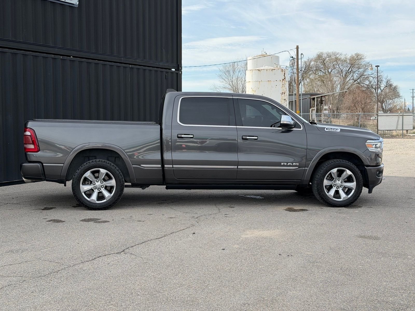 View vehicle photo 6