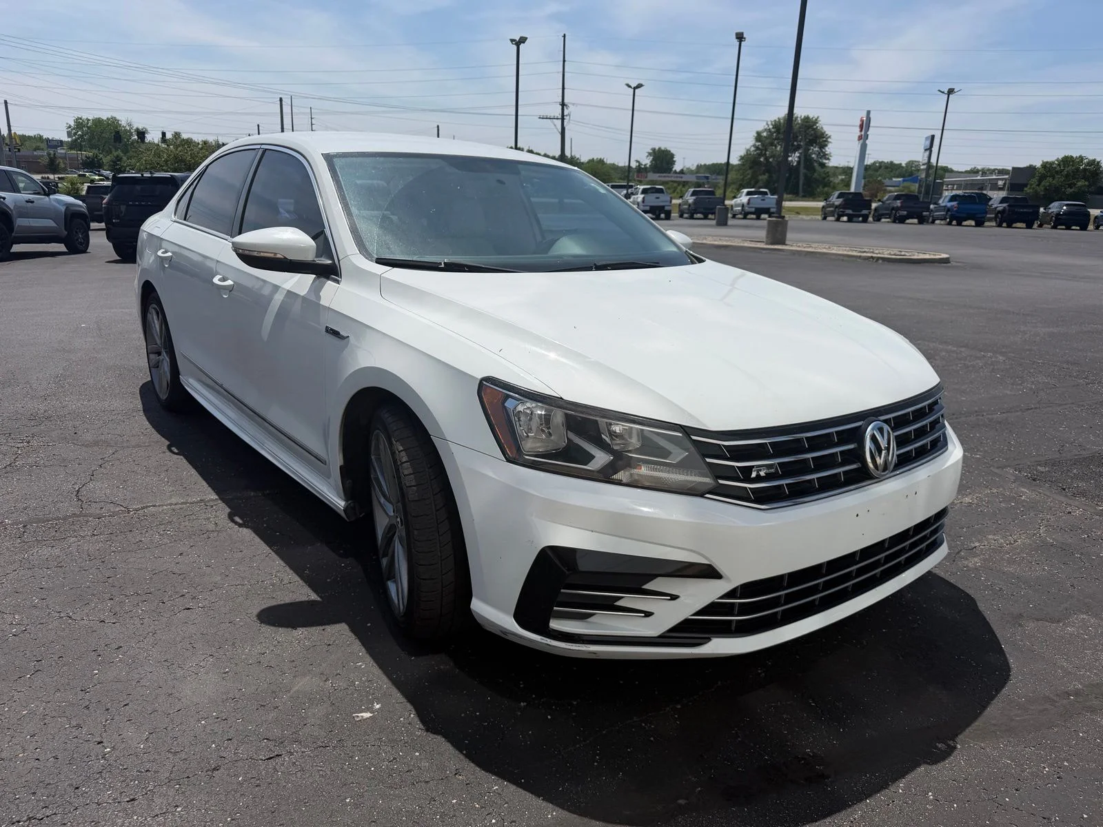 2017 Volkswagen Passat 1.8T R-Line w/ Comfort Pkg. Auto's photo