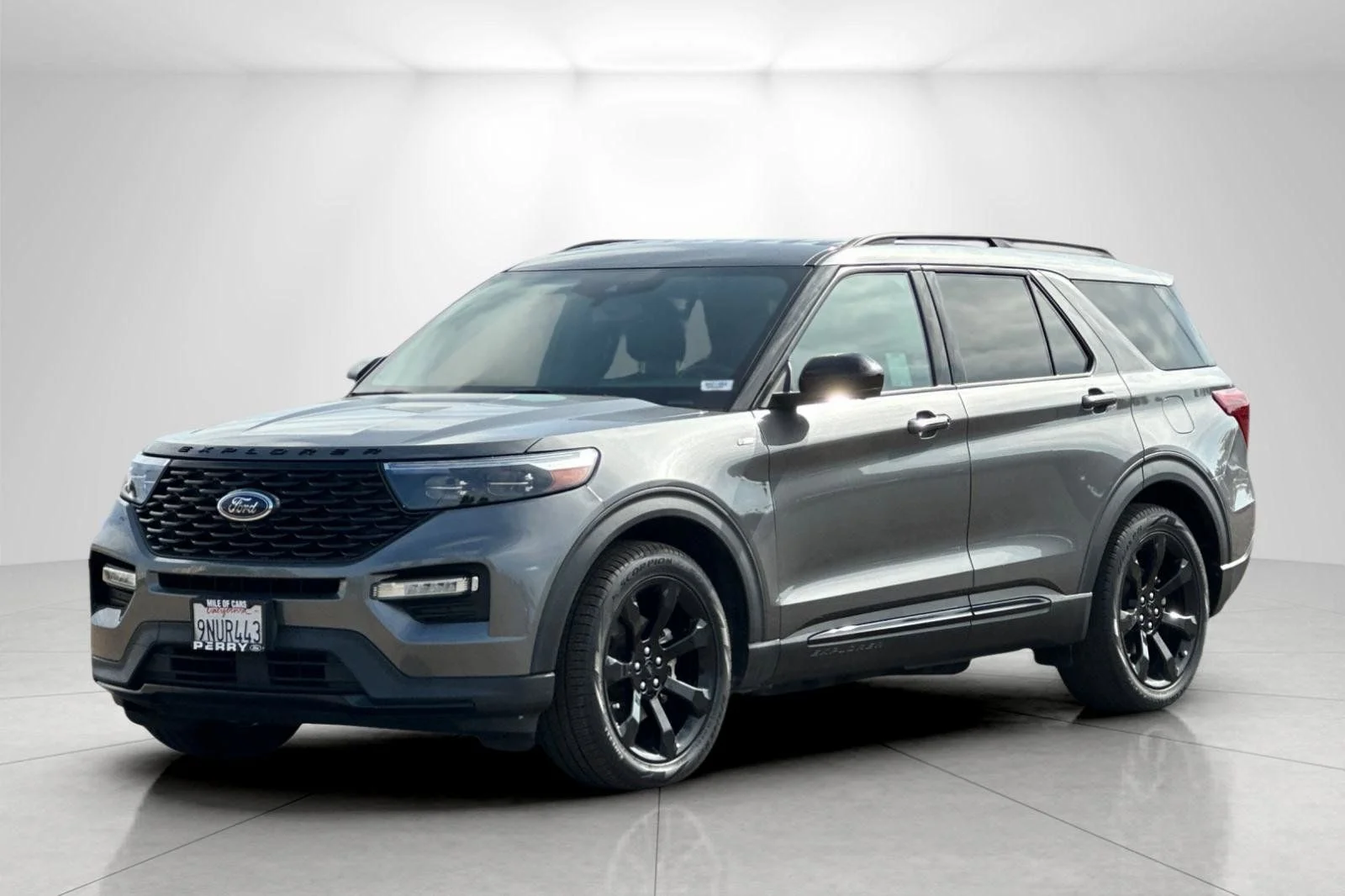 Used 2023 Gray Metallic Ford ST-Line image 7