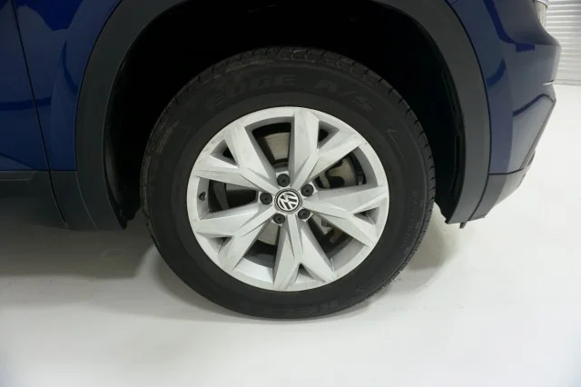 Used 2019 Tourmaline Blue Metallic Volkswagen 3.6L V6 SE w/Technology image 5