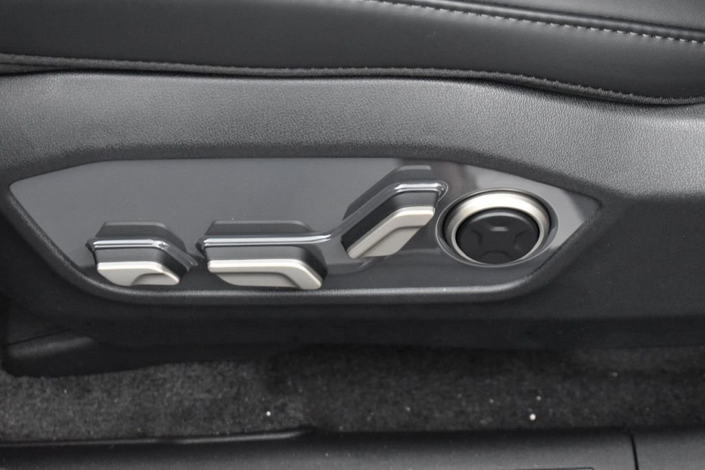 New 2027 Glacial White Pearl Kia SX image 9