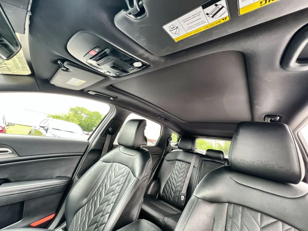 Used 2025 White Kia X-Line image 24
