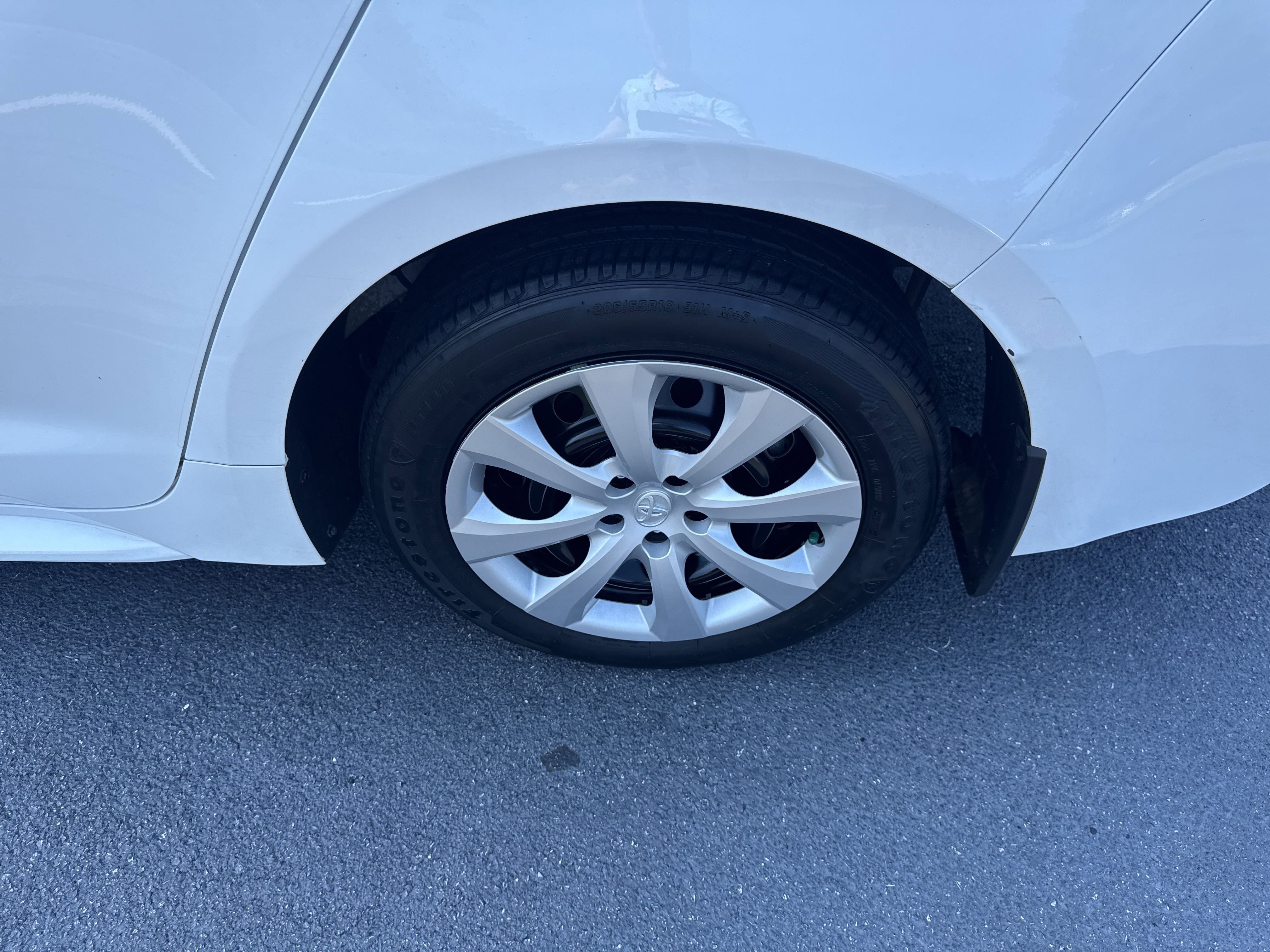Used 2025  Toyota  image 12
