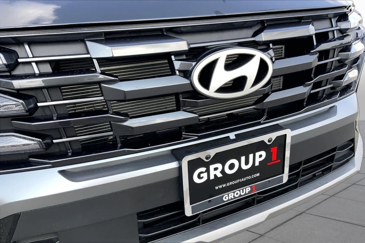 Used 2025 Phantom Black Hyundai SEL image 29