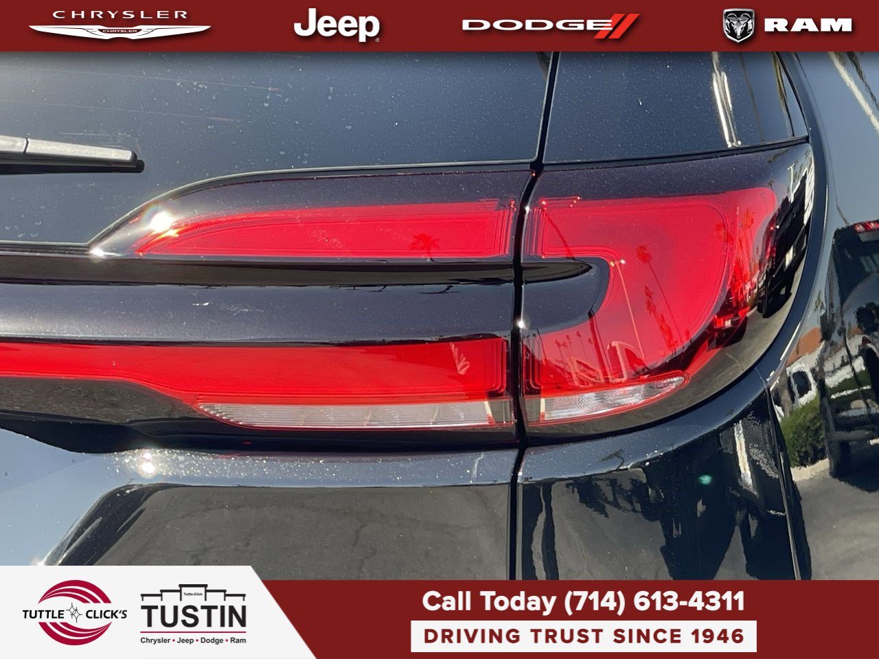 New 2026 Diamond Black Crystal Pearl-Coat Exterior Paint Chrysler Select image 9