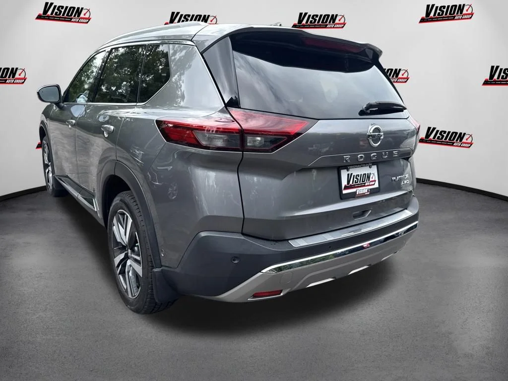 Used 2021 Gray Nissan Platinum image 7