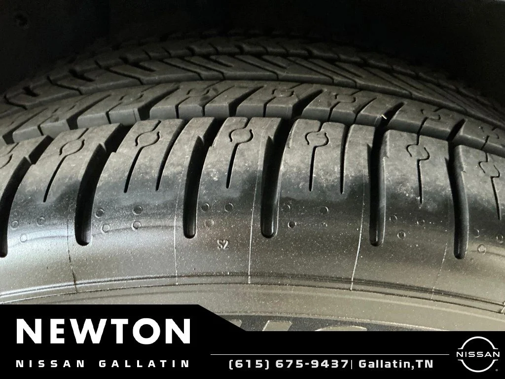 Used 2014 Super Black Nissan 3.5 SV image 47