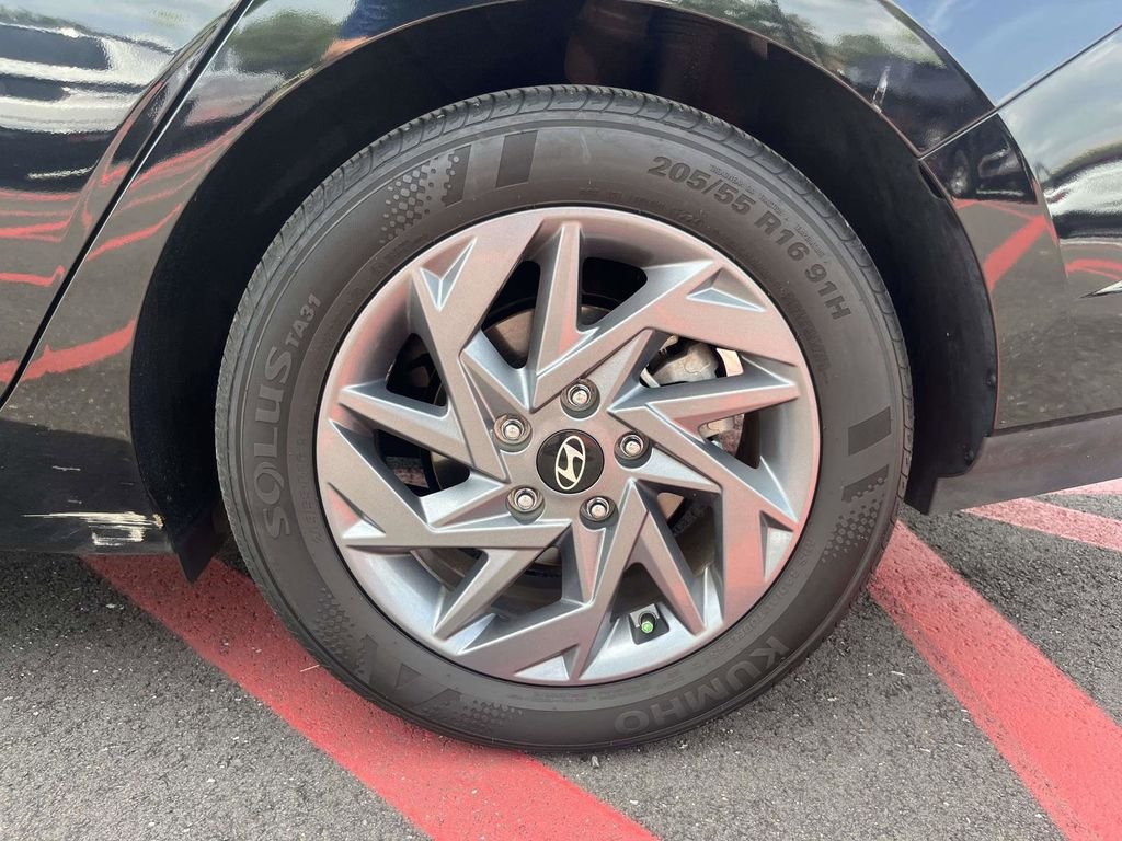 Certified Used 2024 Black Hyundai SEL image 9