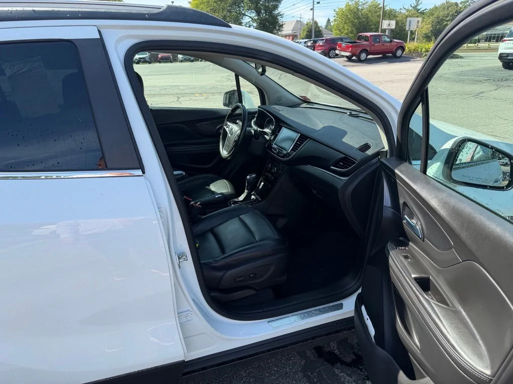 Used 2020 Summit White Buick Essence image 12