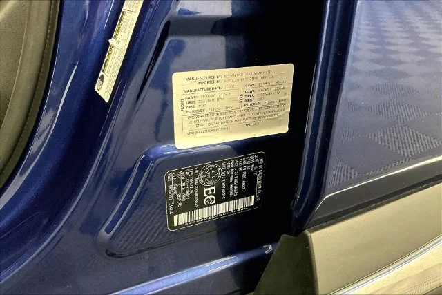 Used 2021 Caspian Blue Metallic/Super Black Nissan Platinum image 40