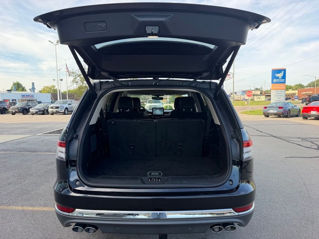 Used 2020 Black Metallic Lincoln Reserve image 27
