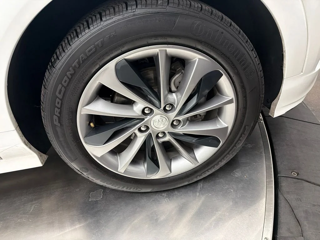 Used 2020 White Buick Essence image 9