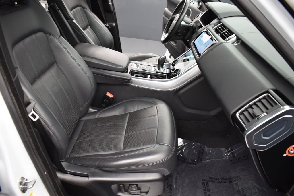 Used 2019 White Land Rover HSE image 8