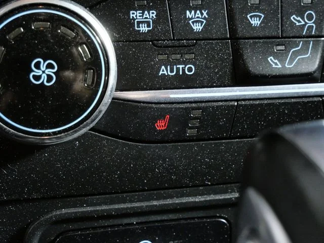 Used 2019 Blue Ford SE image 23