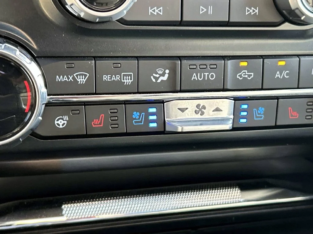Used 2025 Black Ford Platinum image 34