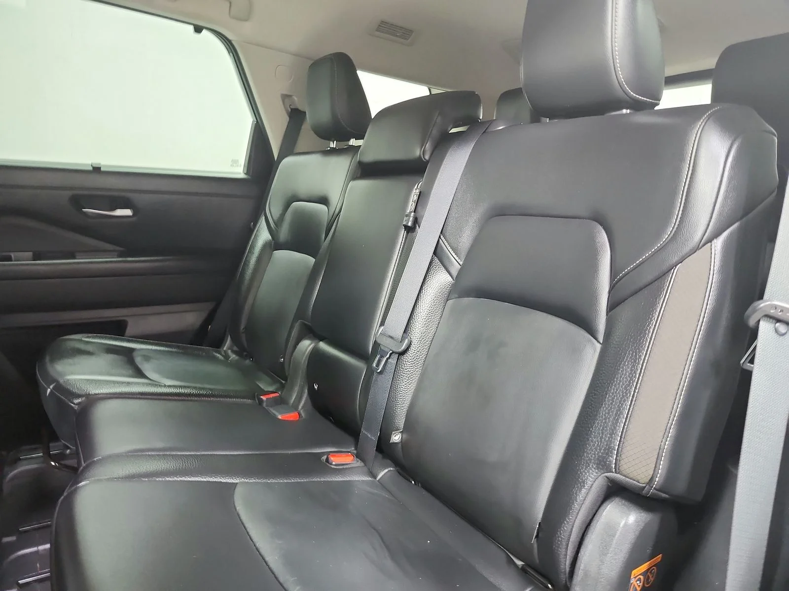 Used 2022 Green 2 Tone Nissan SL image 11
