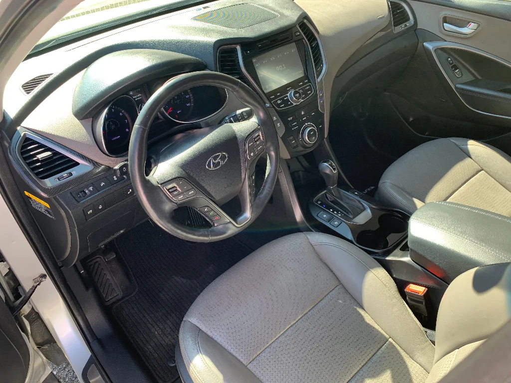 Used 2014 Moonstone Silver Hyundai 2.4L (A6) image 10