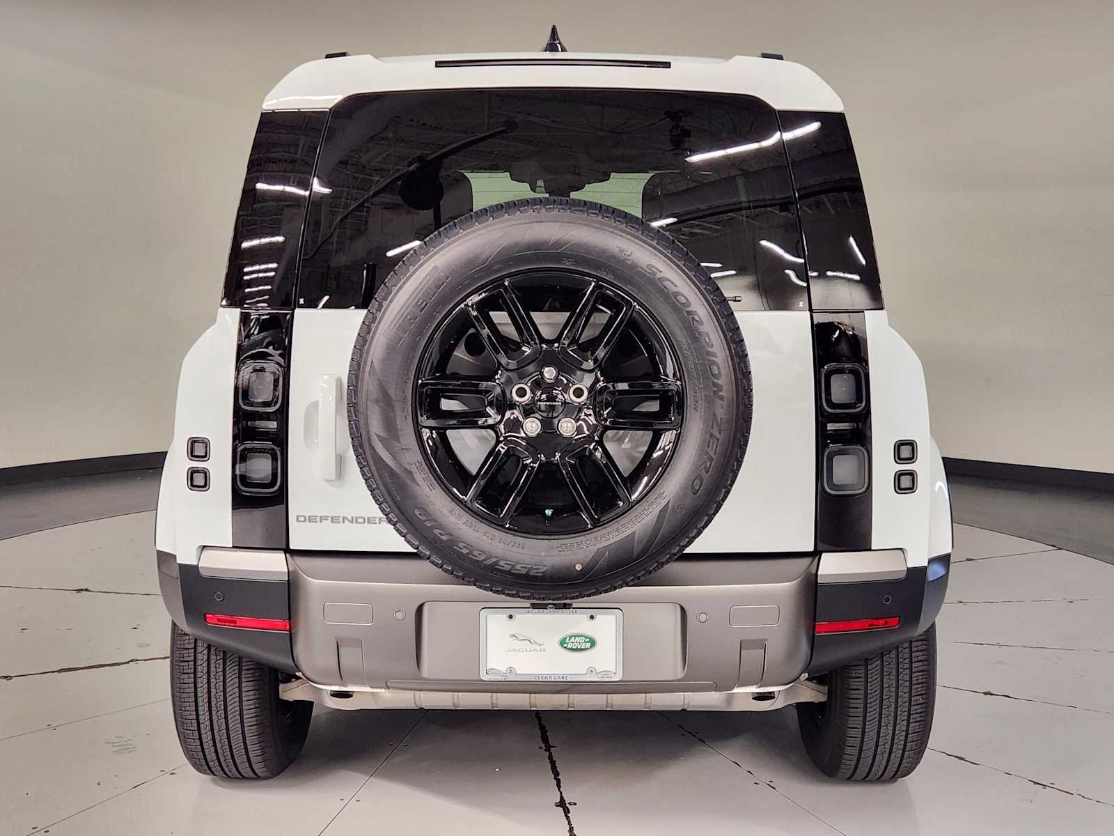 Used 2026 Fuji White Land Rover S image 10
