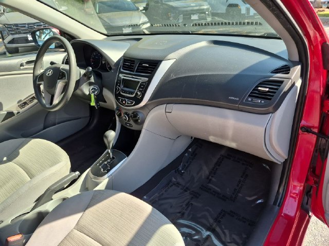 2017 Hyundai Accent SE - Photo 27