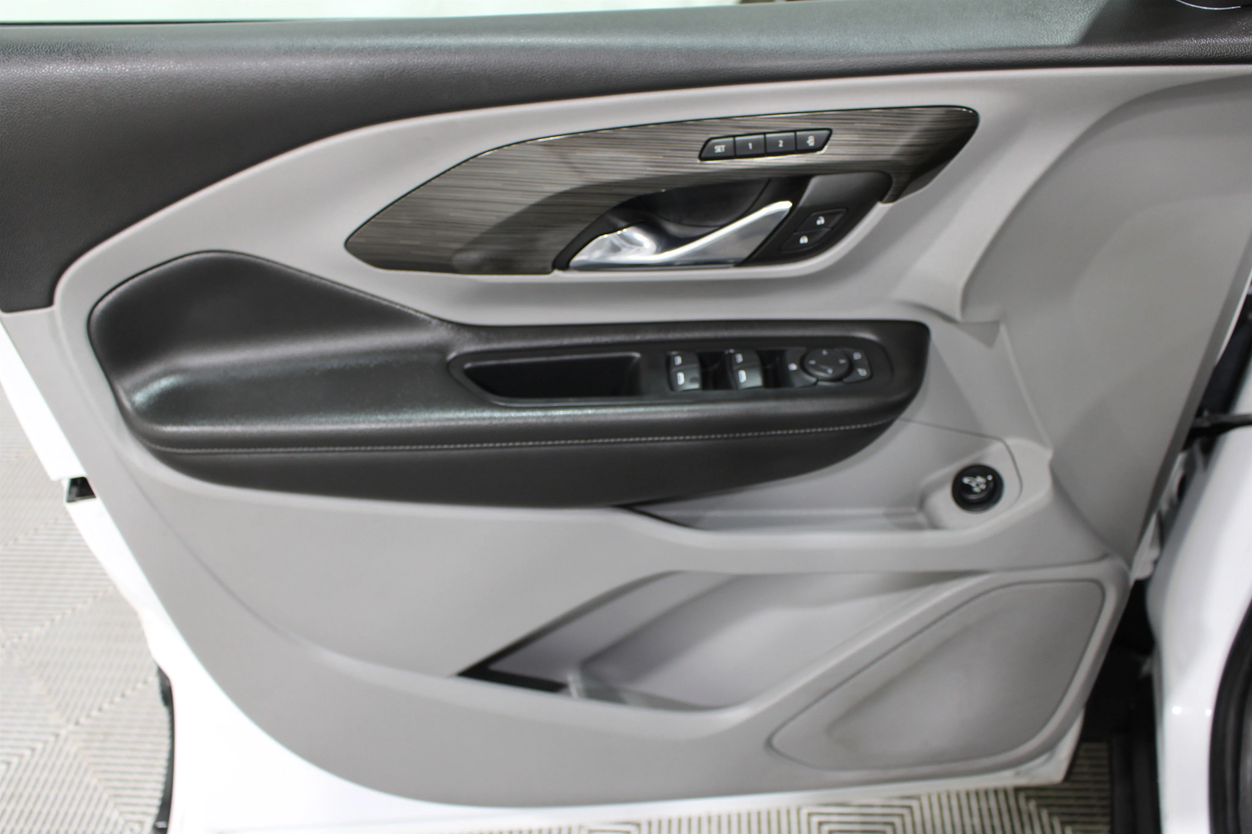 2023 GMC Terrain SLT - Photo 6