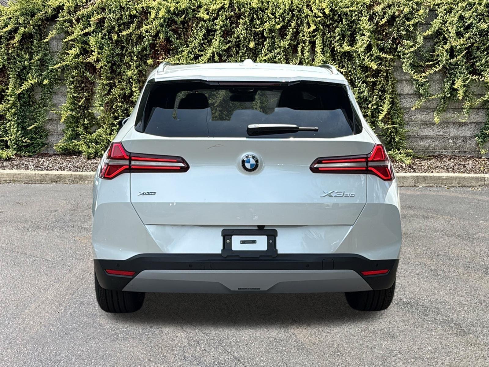 New 2026 Mineral White Metallic BMW 30 xDrive image 5