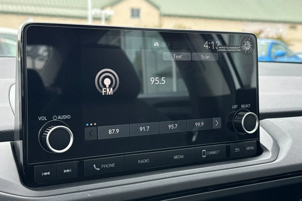 Used 2025  Honda SE image 19