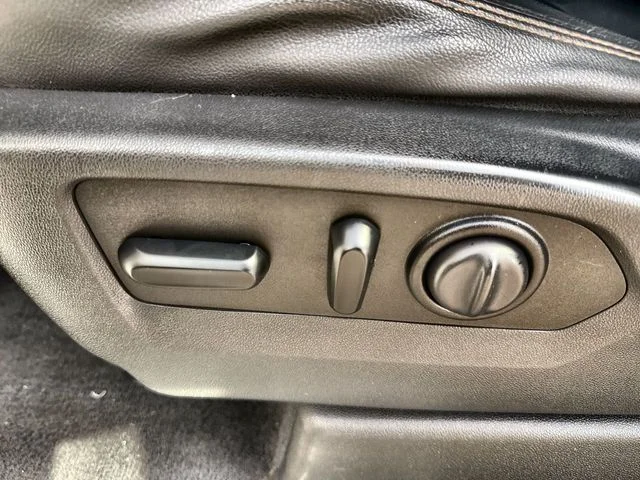 Used 2019 White GMC AT4 image 12