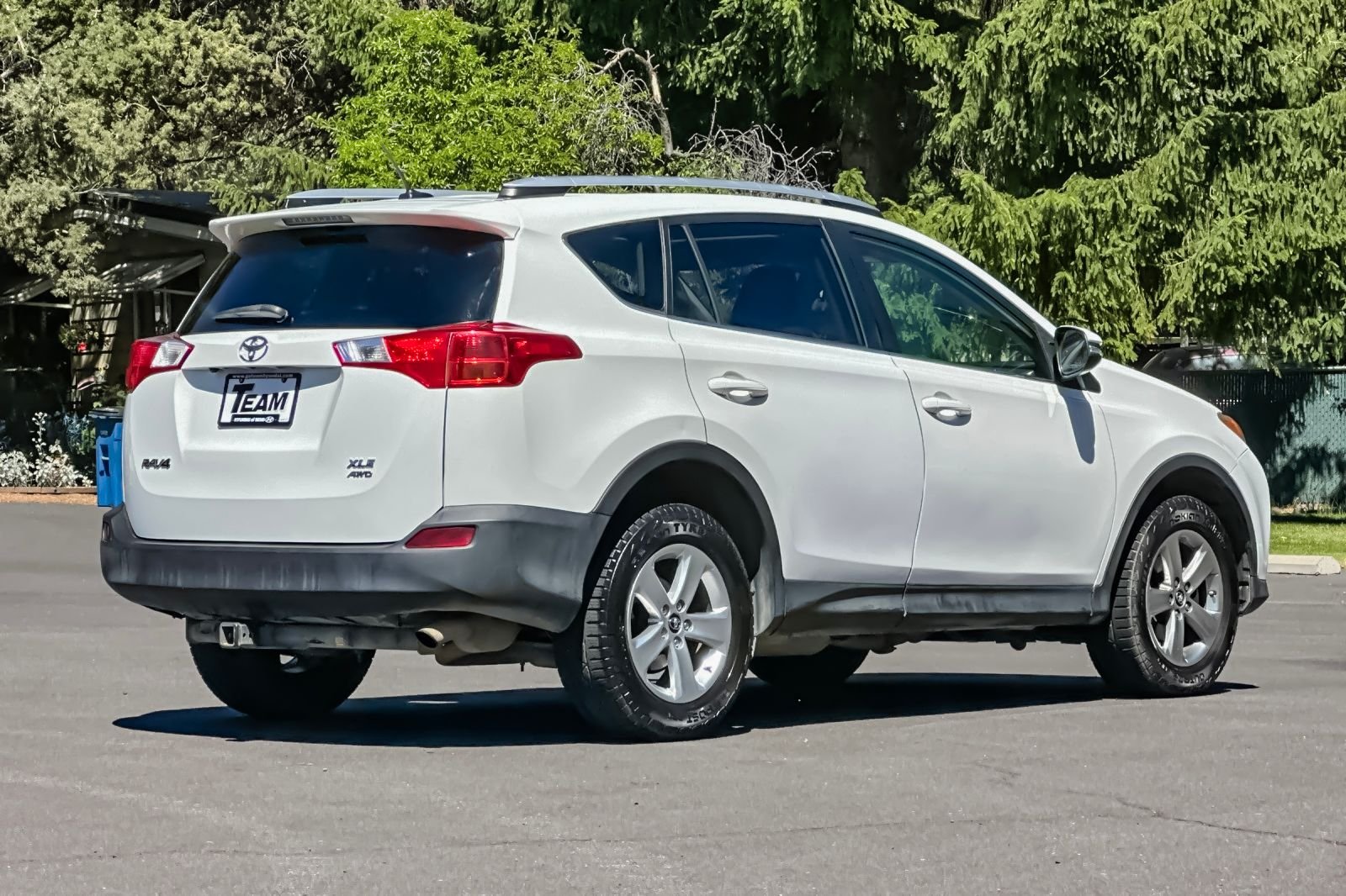 Used 2015 White Toyota XLE image 4