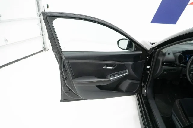 Used 2025 Super Black Nissan SR image 16