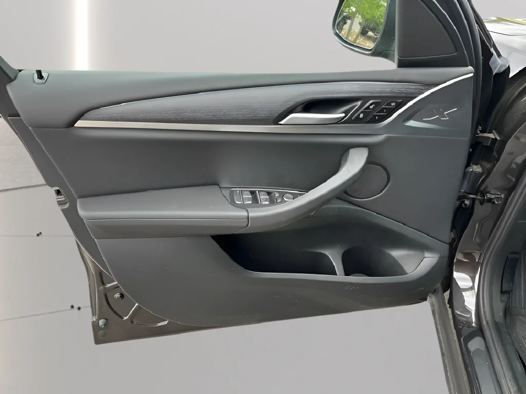 Used 2024 Gray BMW sDrive30i image 18