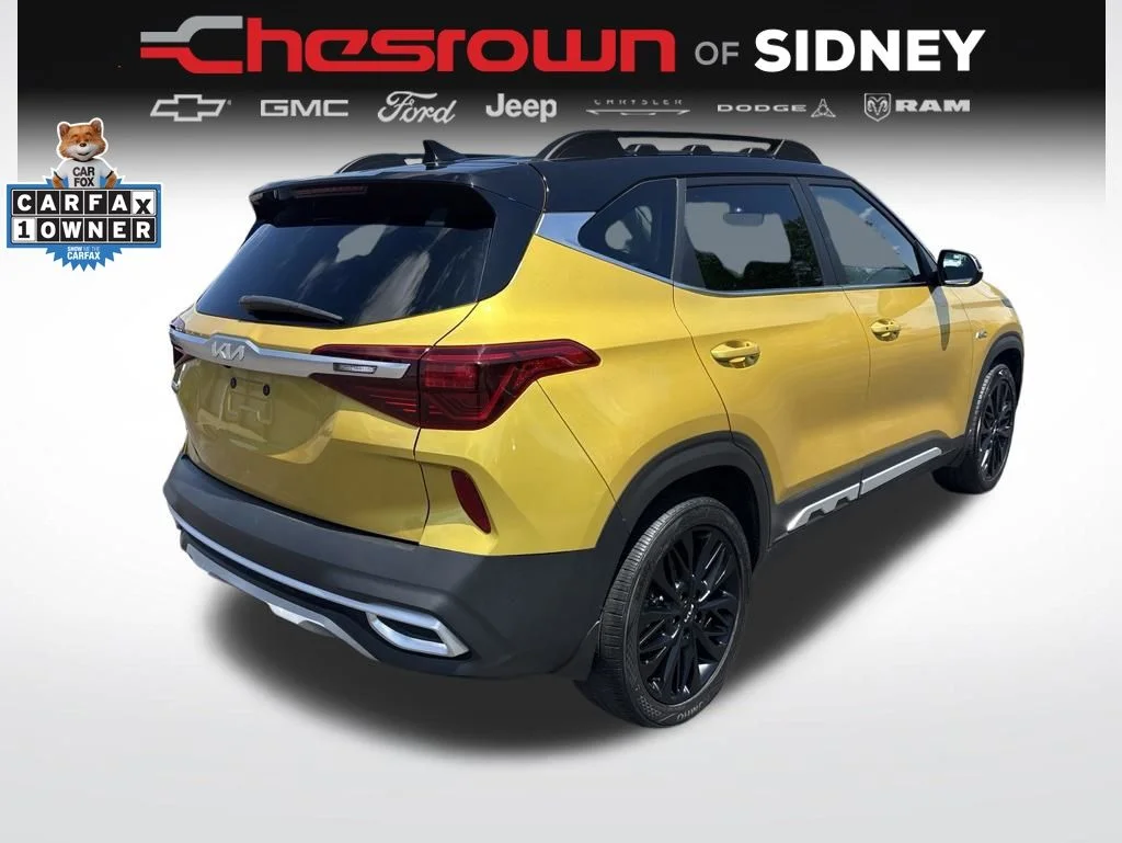 Used 2022 Yellow Kia Nightfall image 5