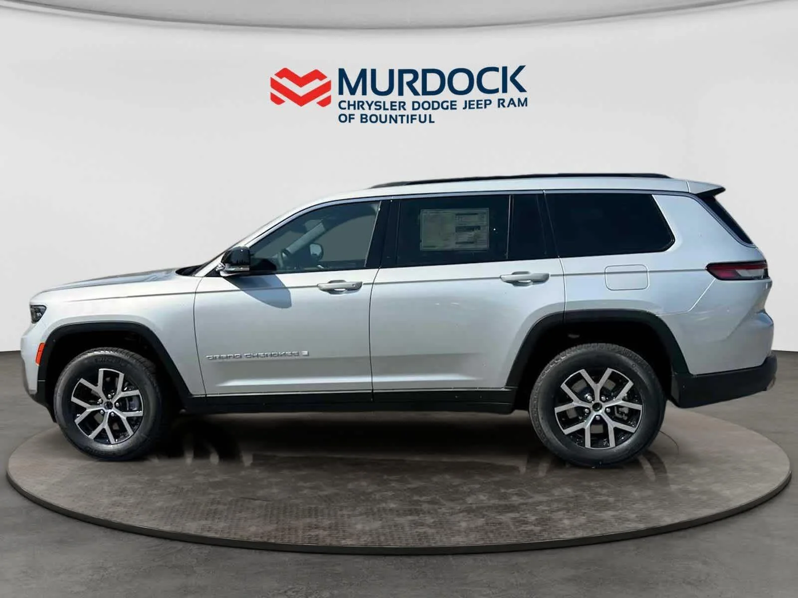 New 2025 Silver Zynith Exterior Paint Jeep Limited image 2