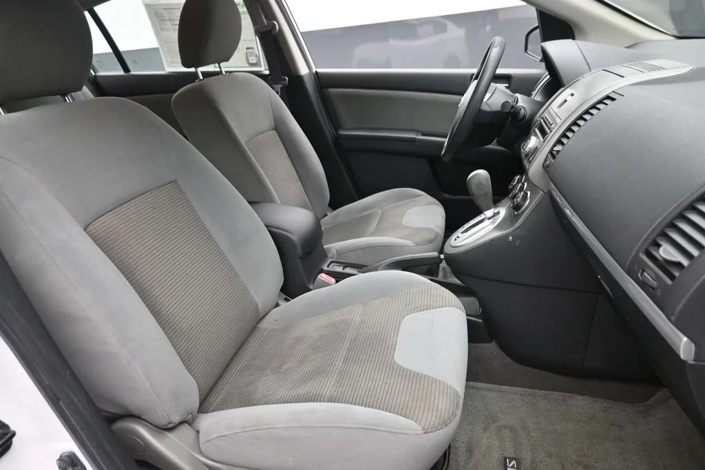 Used 2011 White Nissan 2.0 SR image 9