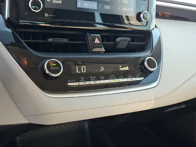 Used 2021  Toyota LE image 15