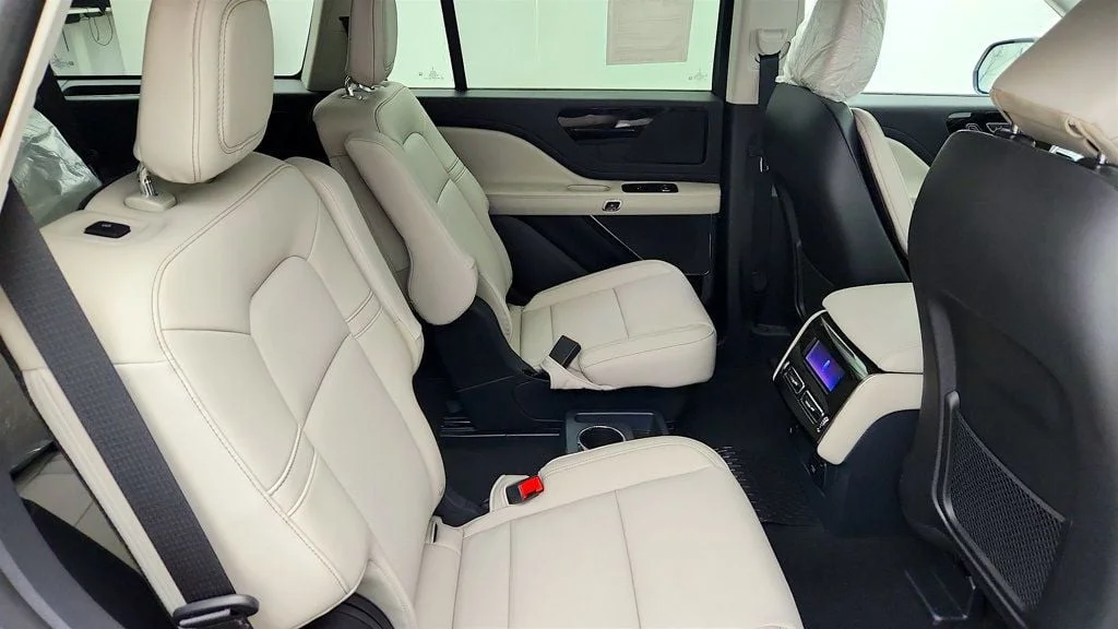 Used 2025 Pristine White Metallic Tri-Coat Lincoln Premiere RWD w/ Jet Pkg & 21