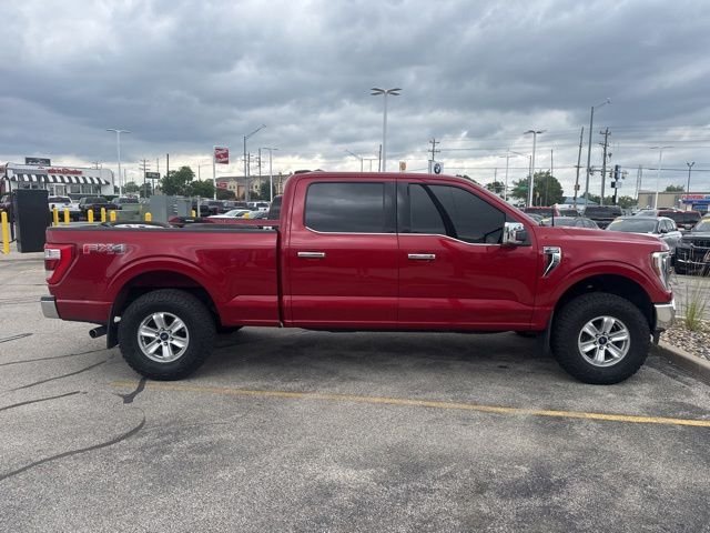 Used 2022  Ford Lariat image 2