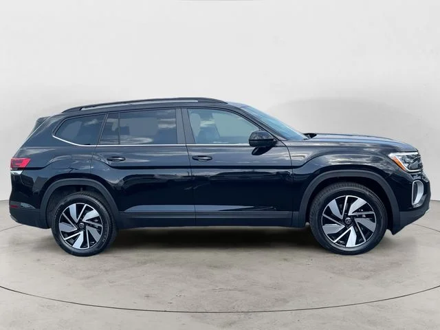 New 2026 Black Volkswagen 2.0T SE w/Technology image 6