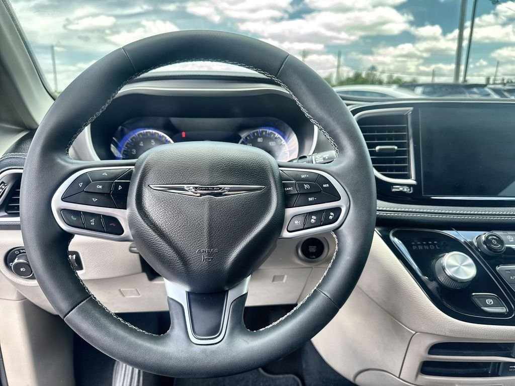 2022 Chrysler Pacifica Touring L - Photo 14