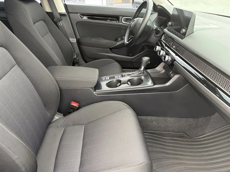 Used 2023 White Honda EX image 7