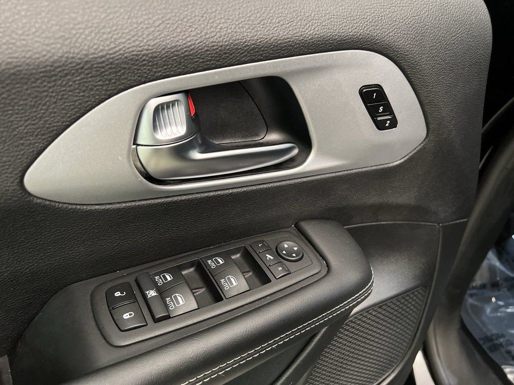 2025 Chrysler Pacifica Limited - Photo 13